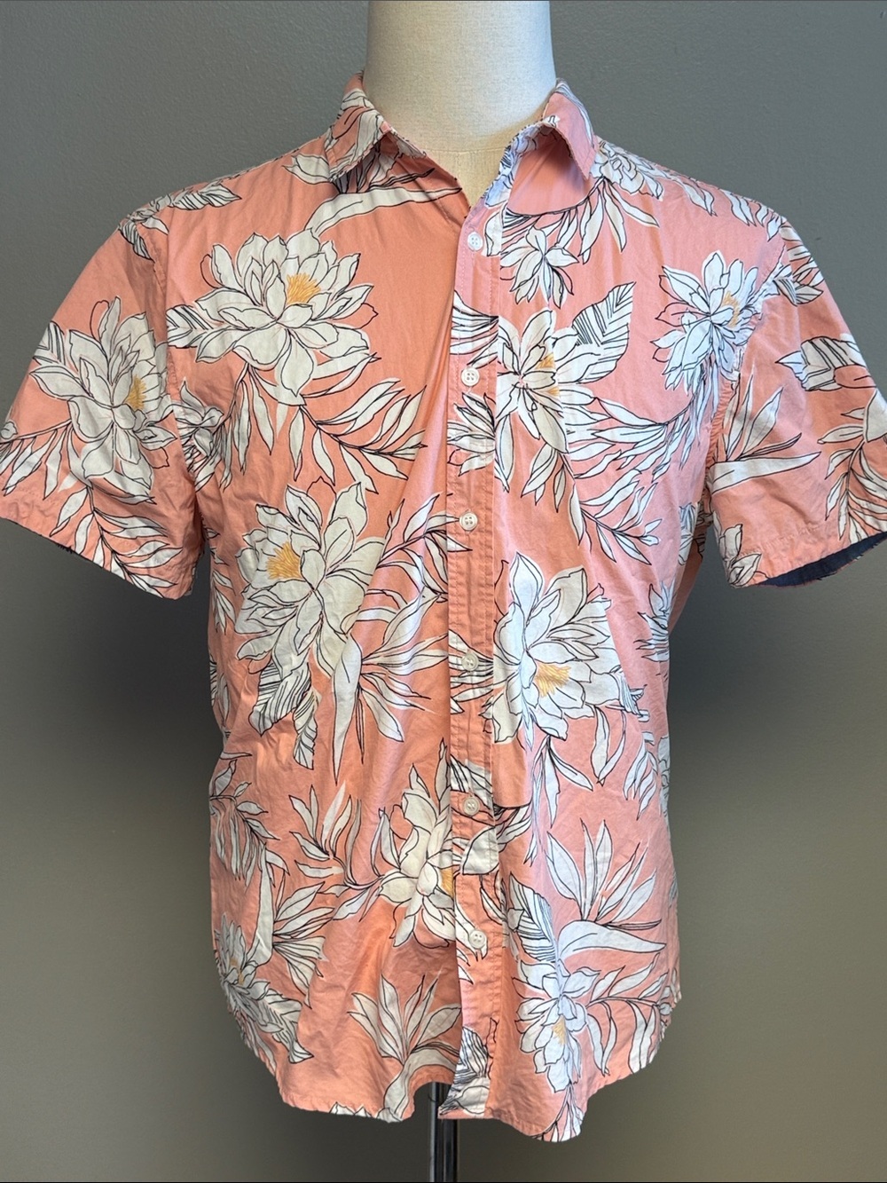 Forever 21 Men Floral Button Up Shirt Medium Pink Tropical Hawaiian 100% Cotton